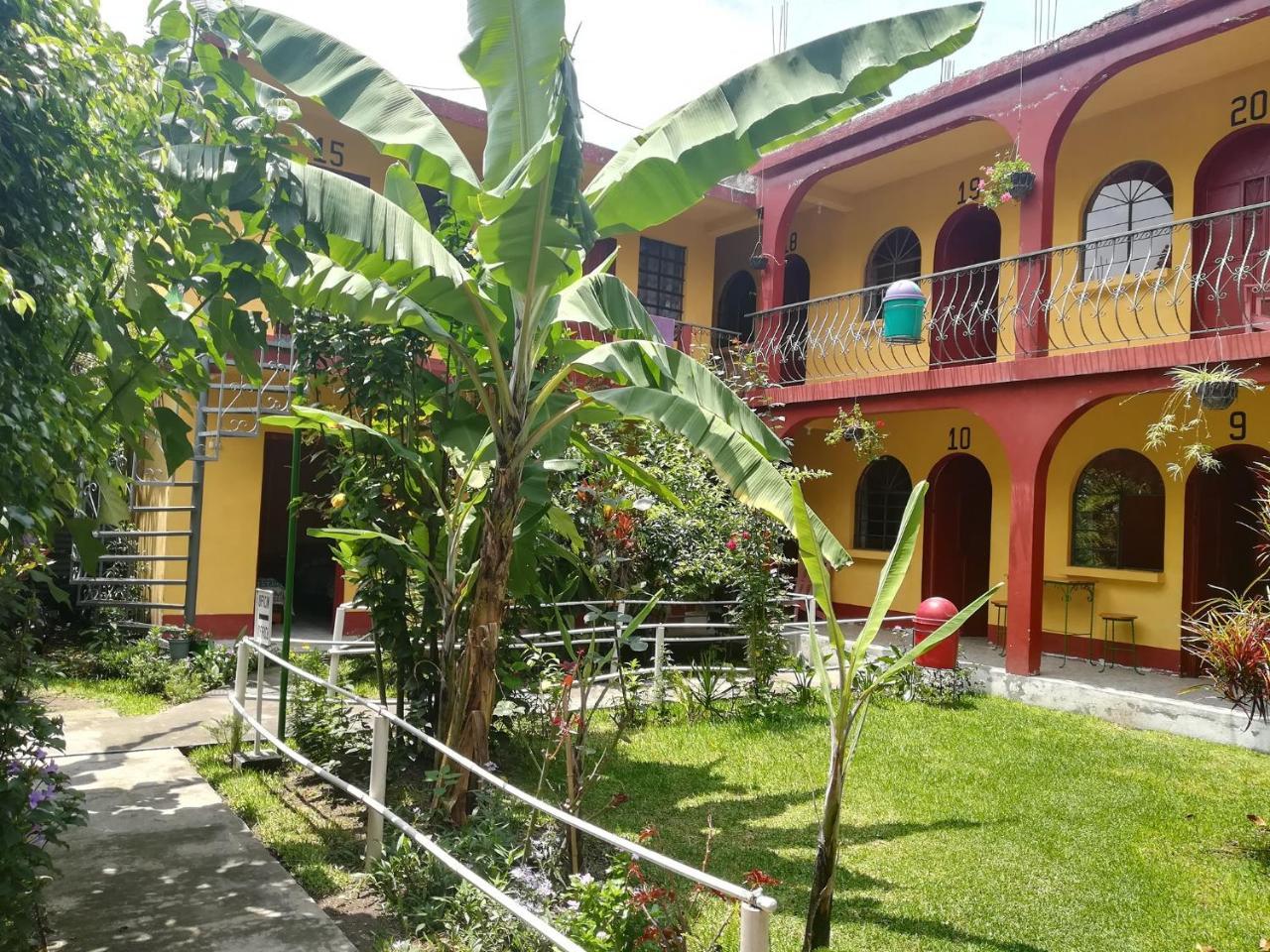 Hospedaje Santo Domingo Panajachel Exterior photo